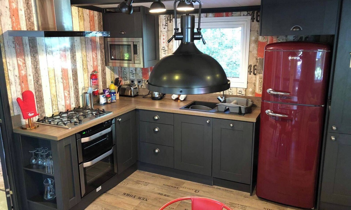 Godshill Cabin | Sandy Balls Holiday Park Pet Friendly Lodge