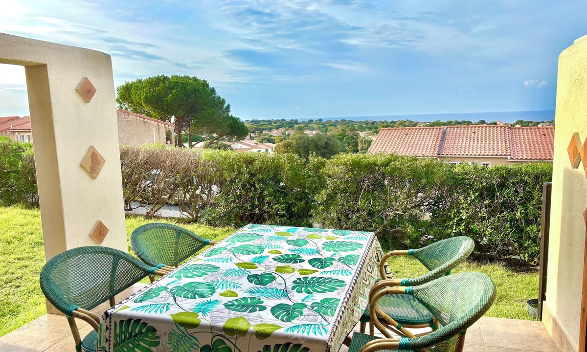 Marine de Saint Ambroggio Apartment | Sant'Ambroggio - Sea view - Beach & Walking Port - 4 Pers