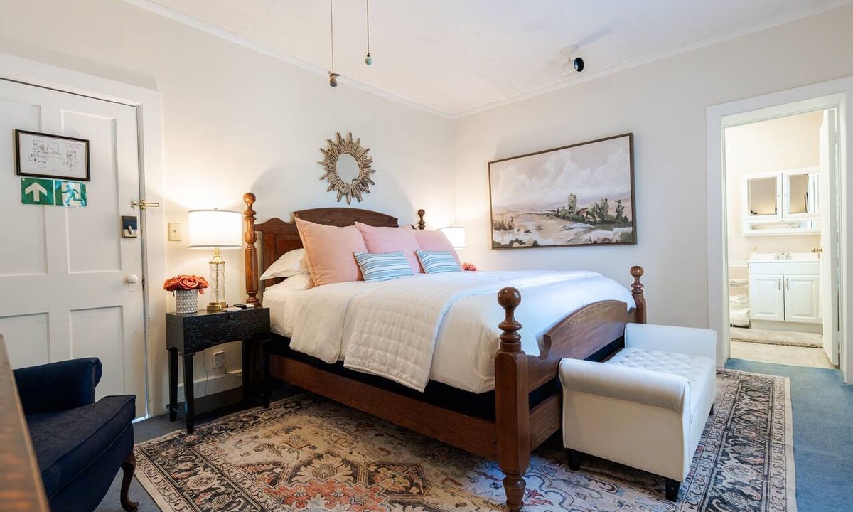 Marblehead Apartment | Savor the Sunrise: Breakfast at the Victorian Inn