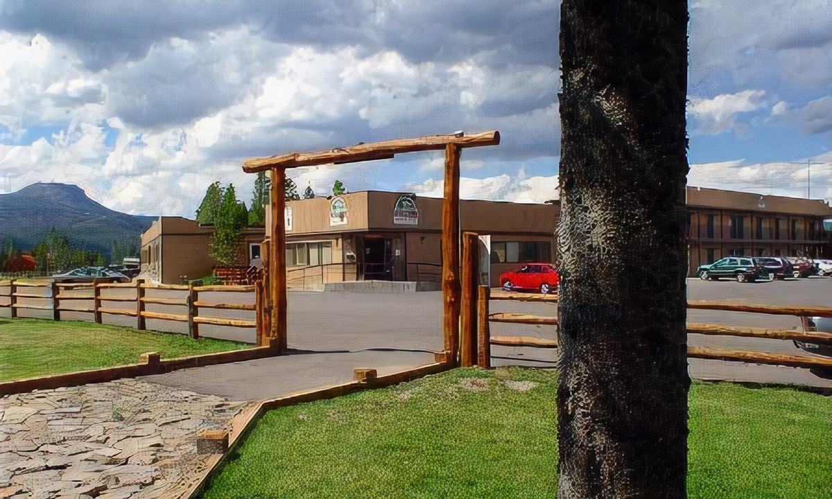 Island Park Hotel | Sawtelle Mountain Resort