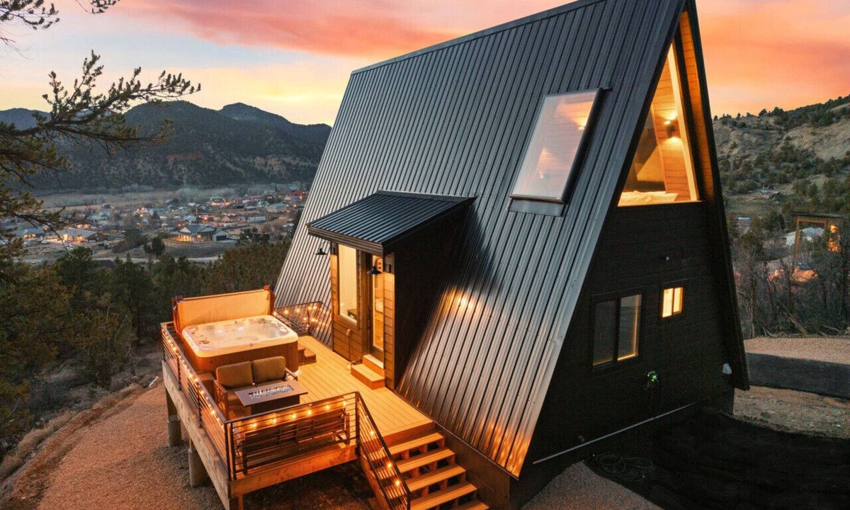 Glendale Cabin | Scenic A-Frame Retreat near Zion & Bryce | Hot Tub