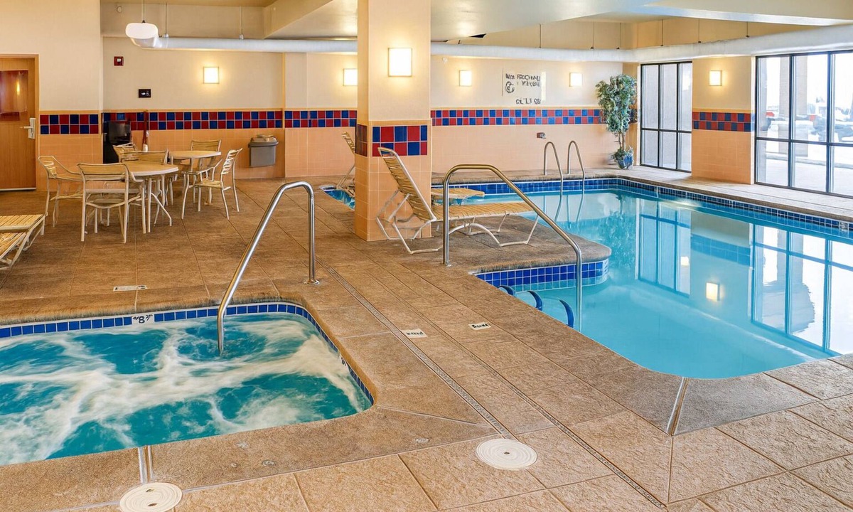 Kingman Hotel | Scenic Road Trip Stop: 2 Ideal Suites w/Free Breakfast & Access to Indoor Pool