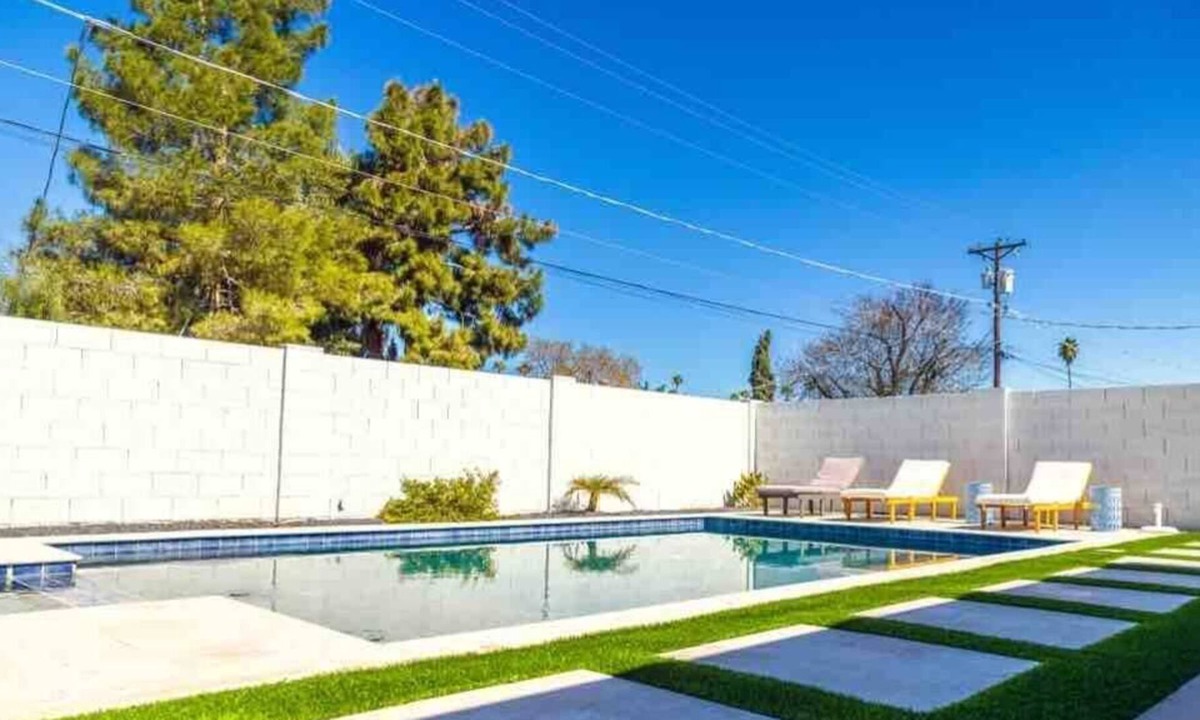 Village Grove House | Scottsdale Modern. Well Sanitized.