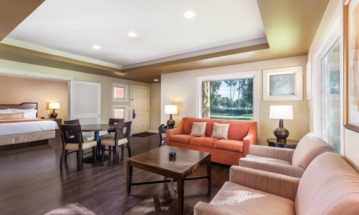 Paradise Valley Village Resort | Scottsdale.Spring Training.Golf.Super Bowl