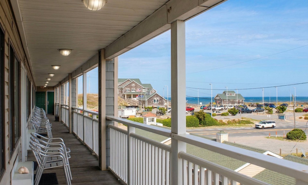 Nags Head Hotel | Seahorse Inn and Cottages