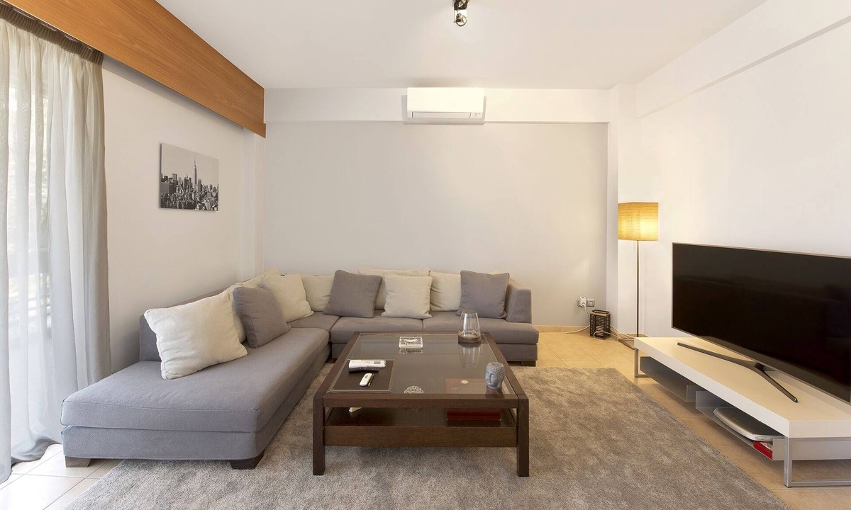 Vouliagmeni Apartment | Seascape Modern Vouliagmeni Apt near Beaches