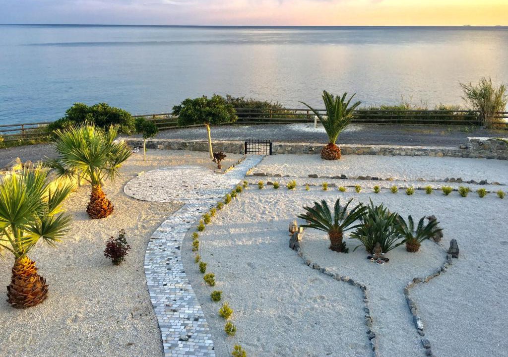 Achlia House | Seaside Home Crete - Dream Oceanfront Getaway