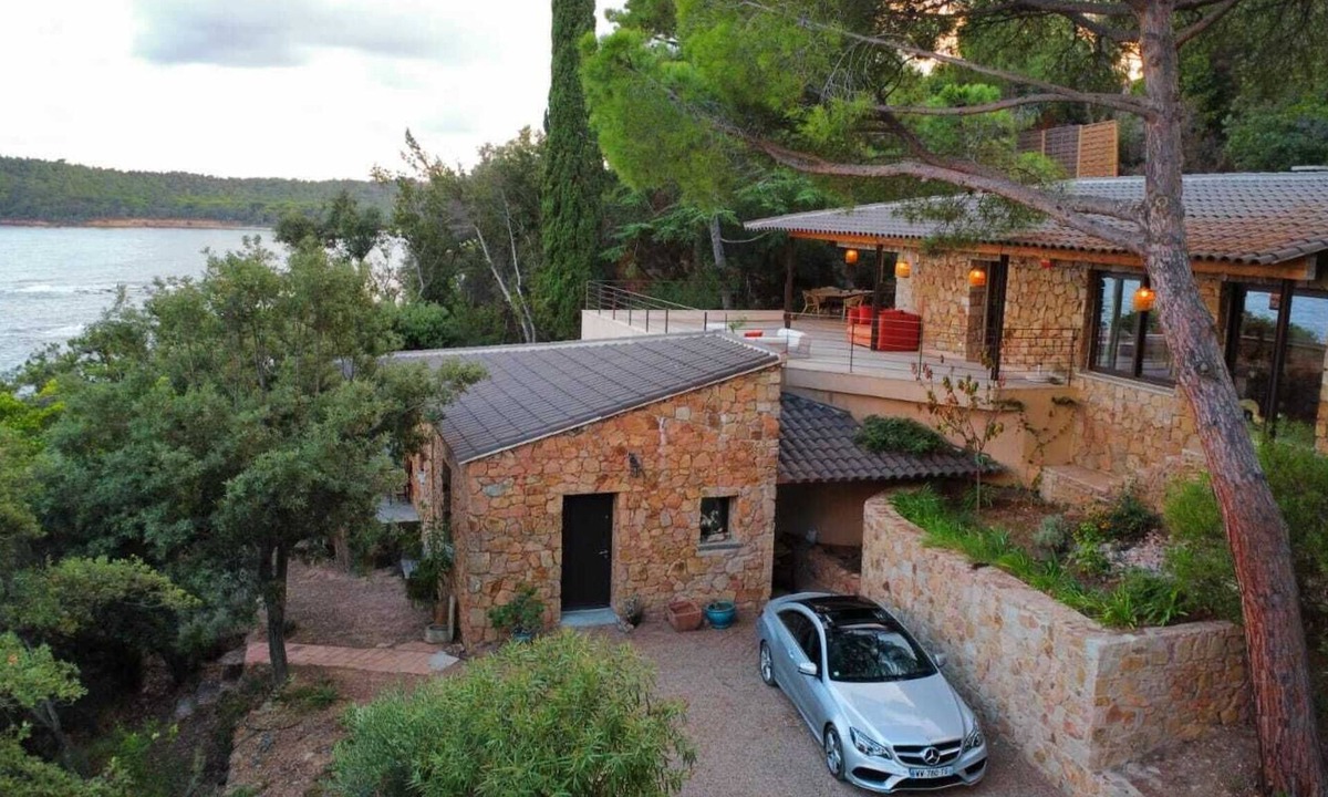 Sainte-Lucie-de-Porto-Vecchio Villa | Seaside villa in Pinarello, surrounded by nature, direct access to the beach