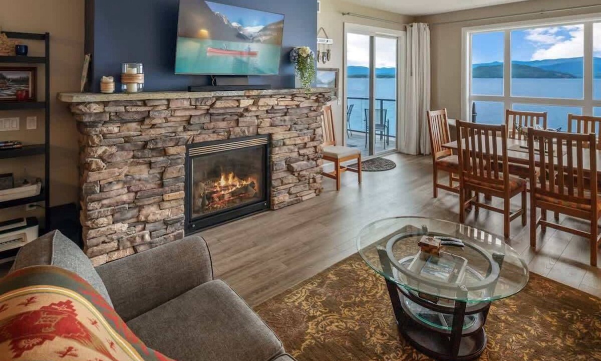 Sandpoint Condo | Seasons Lakefront Escape | Pool, Hot Tub & Views