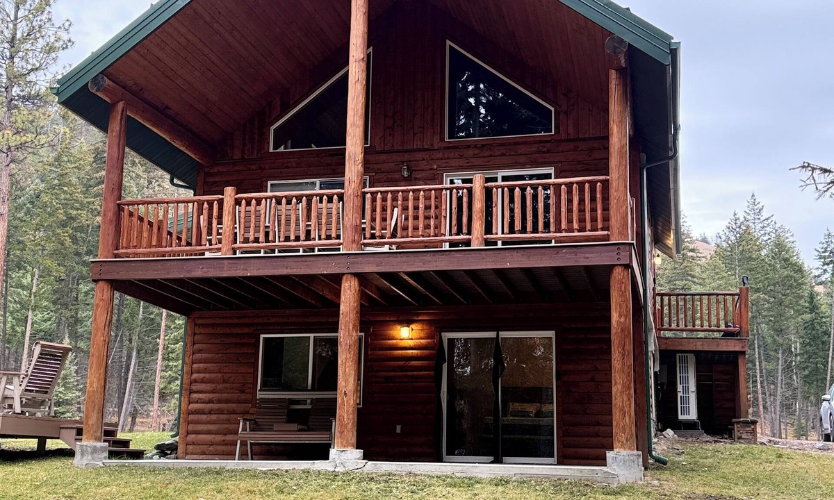 Kila House | Secluded 3 bed house in Kila with flowing creek, hot tub, with plenty of parking