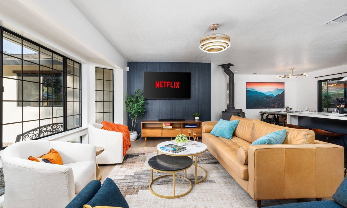 Oakhurst House | Secluded Haven Views -Spa/Arcade/EV charger near Yosemite