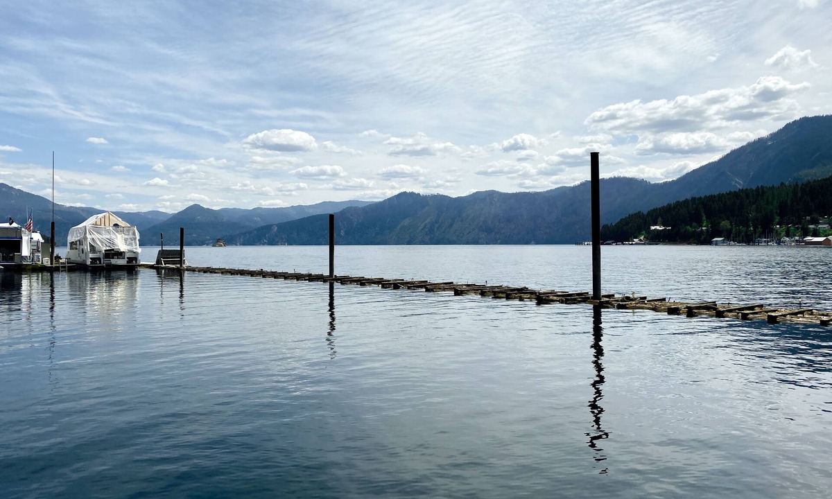 Bayview Boat Rental | Secluded lakefront house boat with lake views & washer/dryer - walk to dining