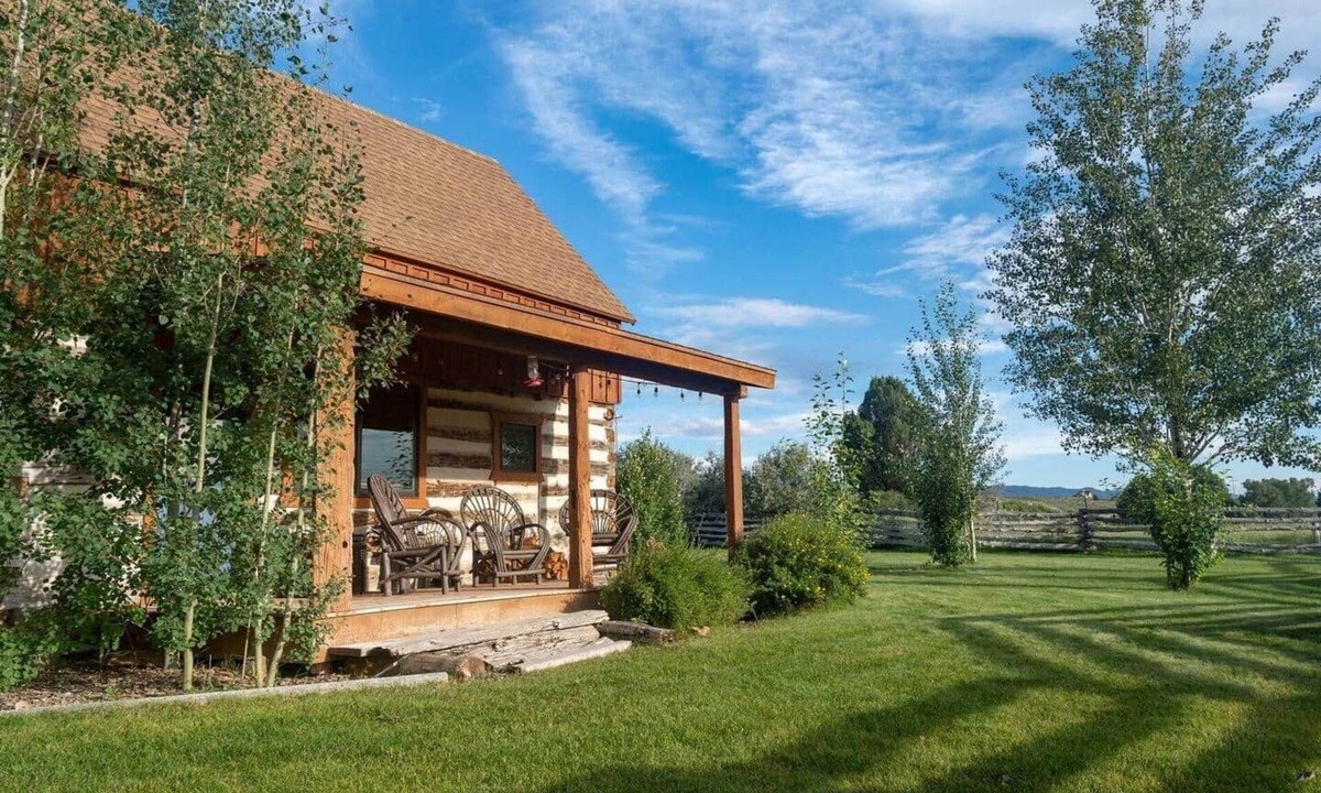 Panguitch House | Secluded Log Cabin | Stunning Views | Near Bryce Canyon