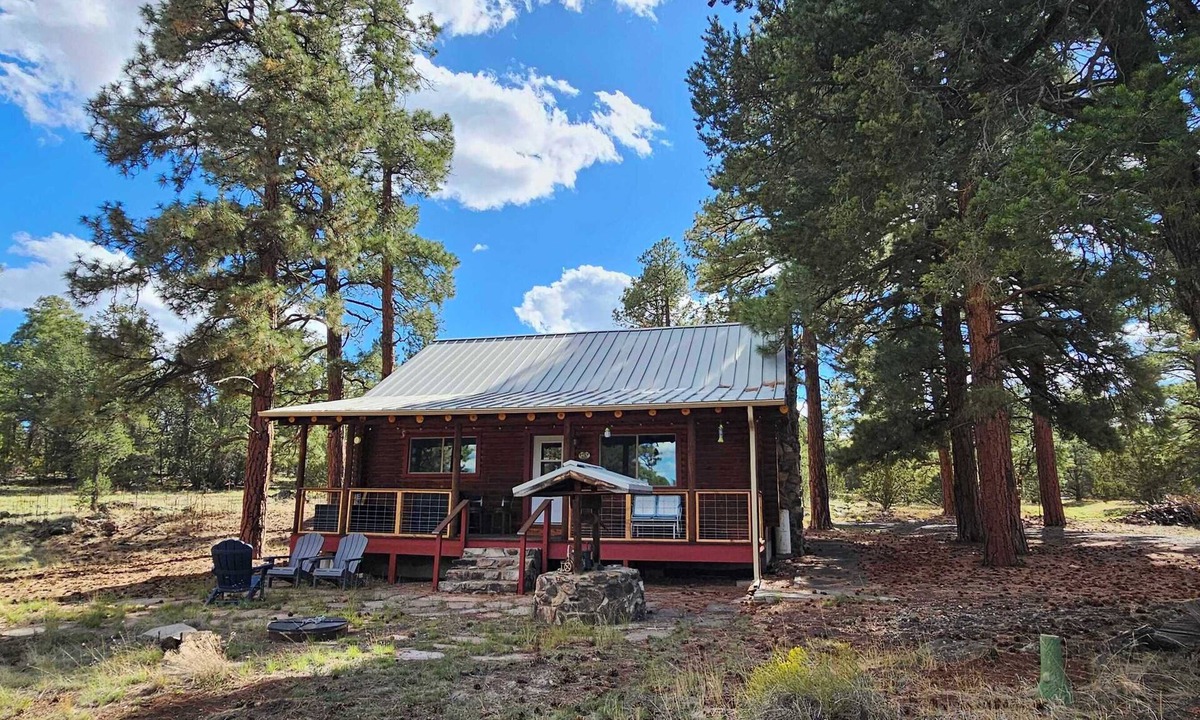 Williams Cabin | Secluded luxurious 2‑bedroom cabin w/WiFi near Williams, AZ on 18 acres of pines