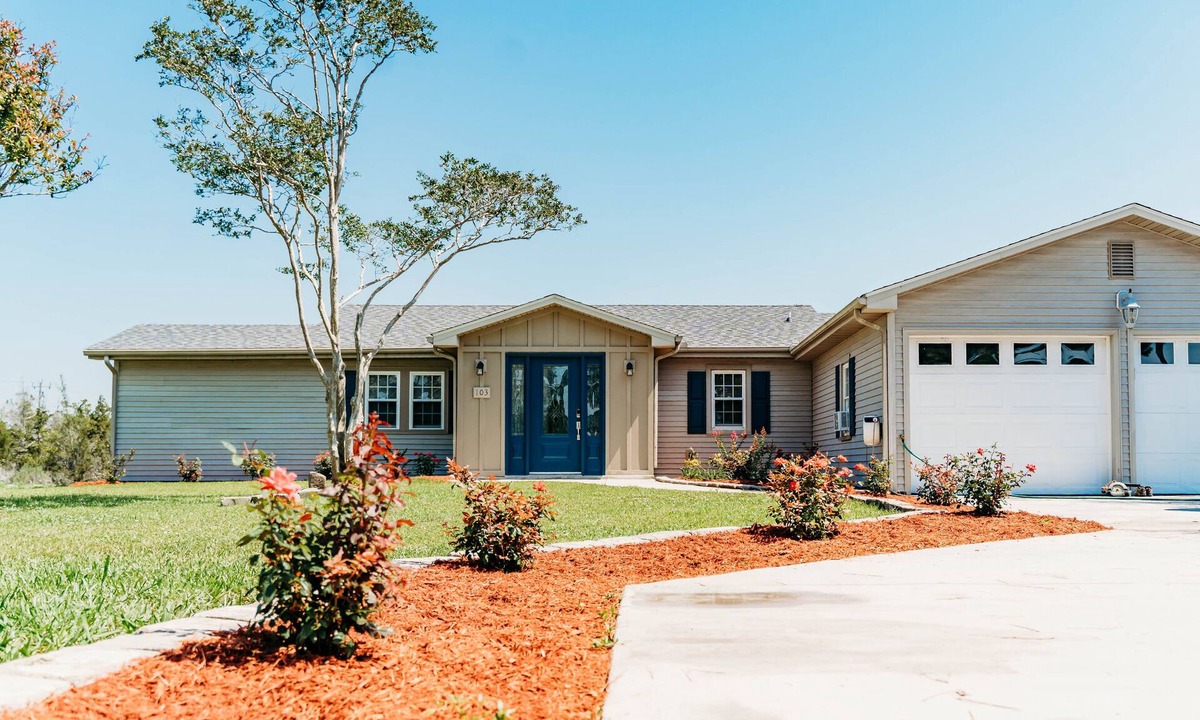 Morehead City House | Secluded waterfront home that is 5 min away from downtown Beaufort