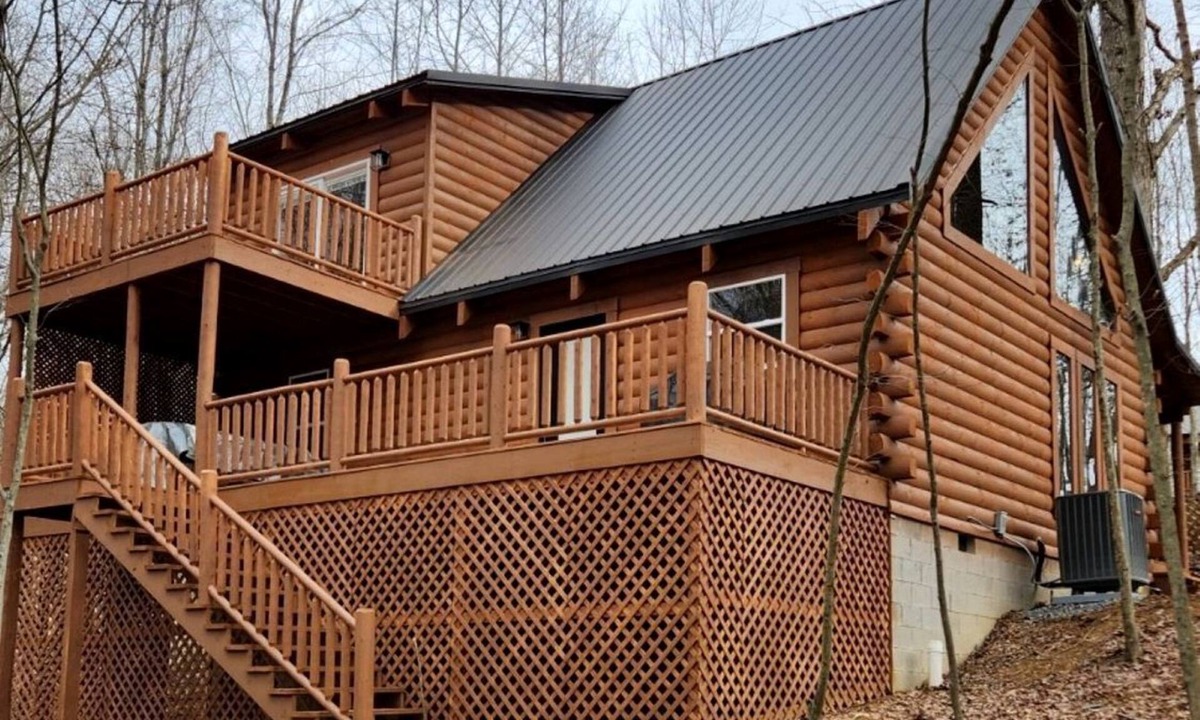 Mannsville House | Secluded Wooden Cabin with Fire Pit, Barbecue and Hot-tub in Campbellsville, Kentucky