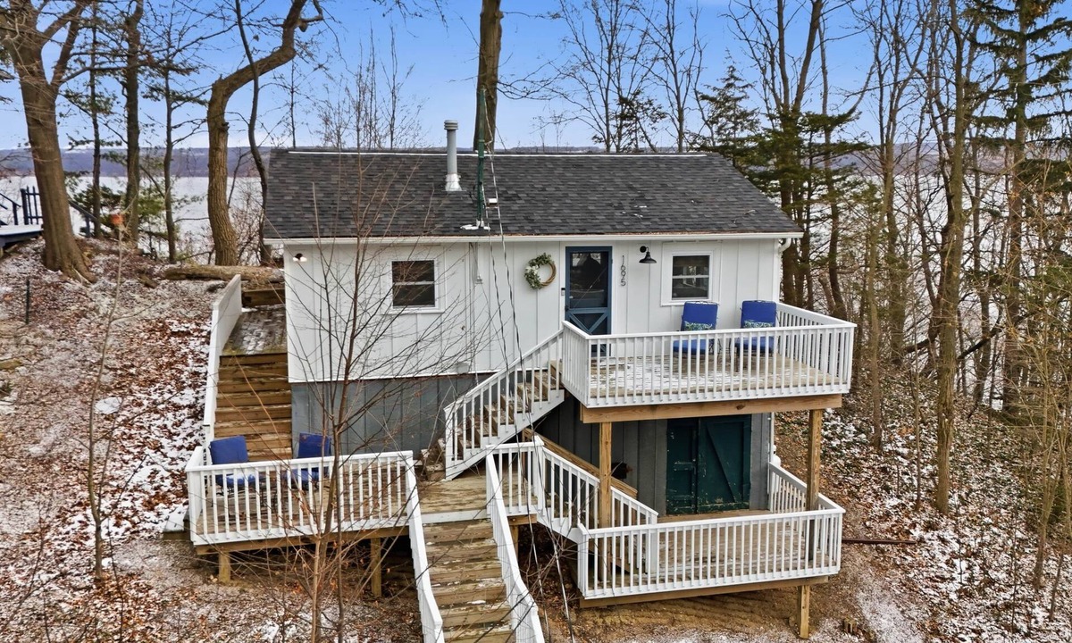 Town of Torrey House | Seneca Lake Cottage | Lakefront Retreat