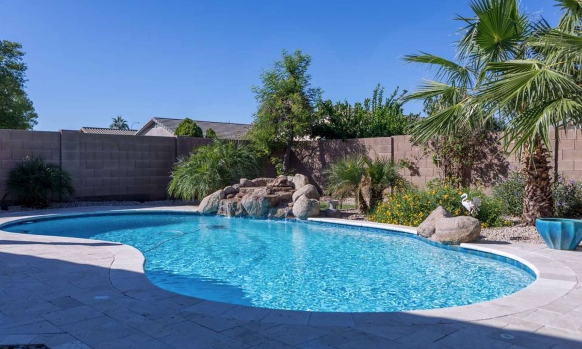 Sun Groves House | Serene Escape and Modern Comfort, Pool Heater, BBQ