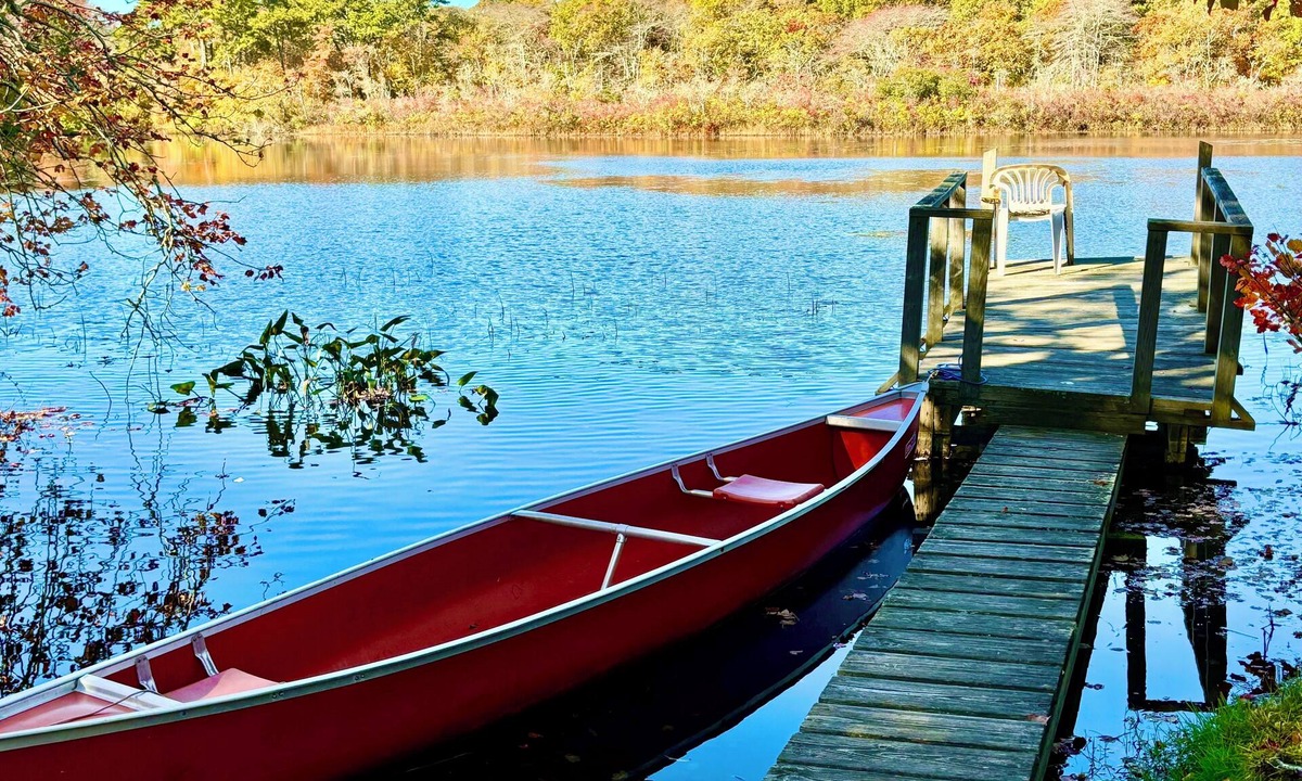 Hyannis House | Serene Waterfront Cottage, Private Dock, Walk to Beach, Golf, Ferry, Cafe & Shop