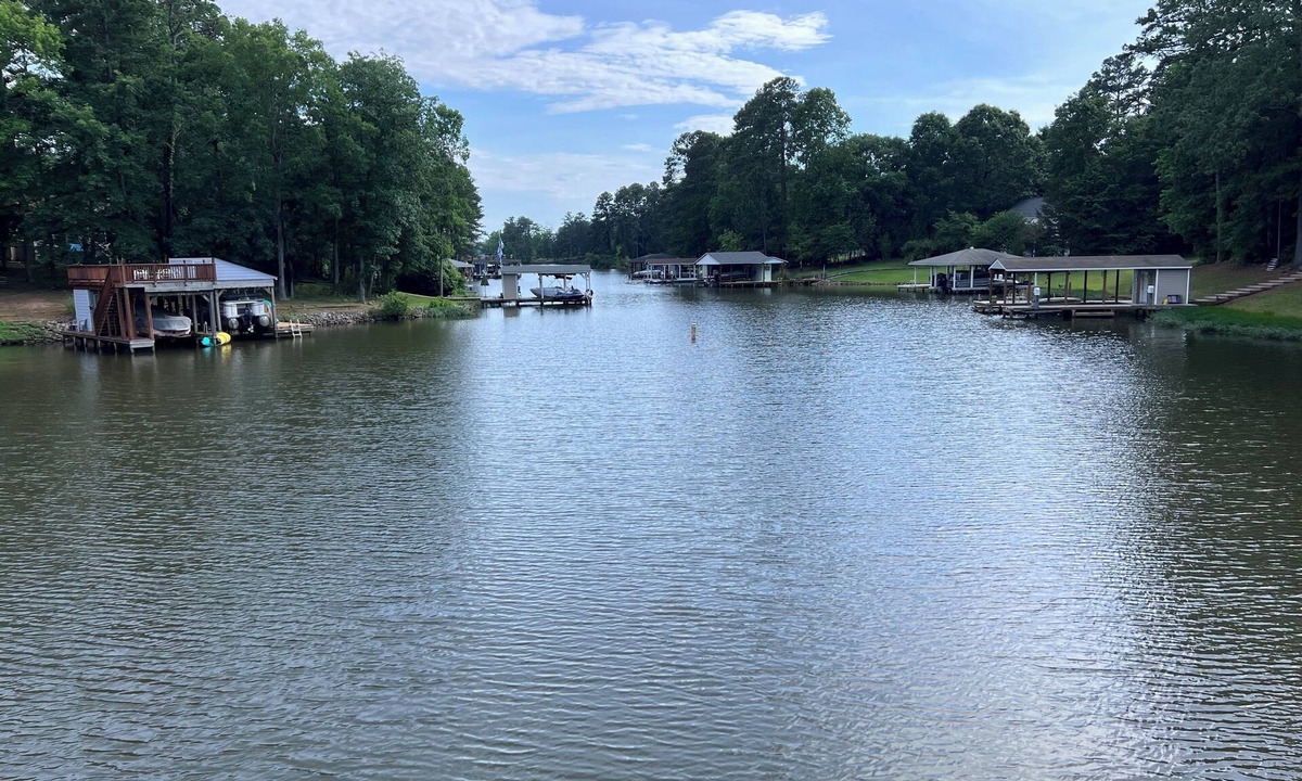 Henrico House | Serenity at the Lake Peaceful, Waterfront, 3 King Bed, Water Toys, Firepit