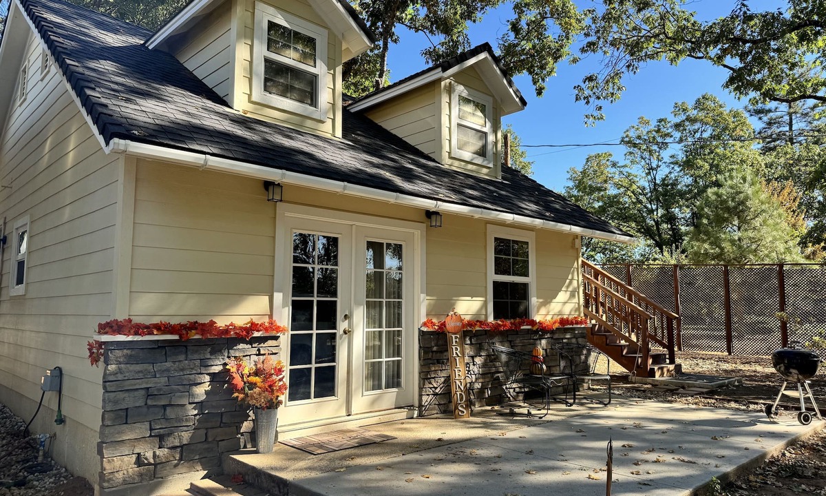 Cedar Ridge House | Shady Knoll getaway. A peaceful escape in the mountains.