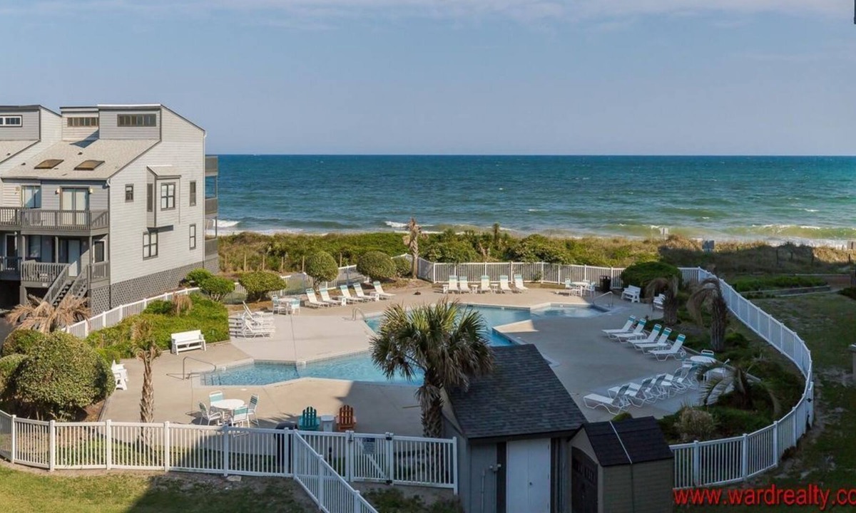 Sneads Ferry Condo | Shipwatch Villa 1318 - Oceanfront condo - swimming pool!