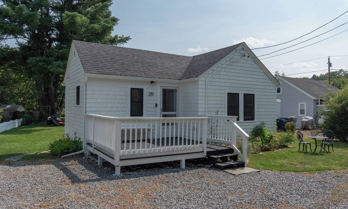 North Kingstown Cottage | Shorebreak Cottage