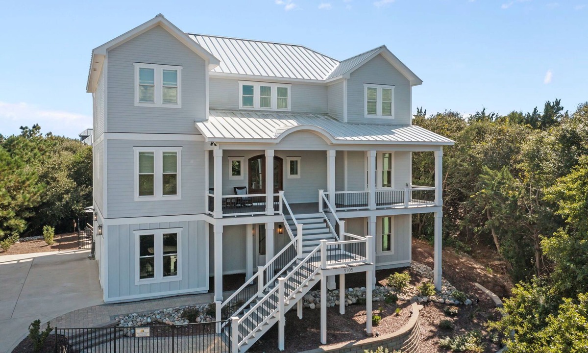 Emerald Isle House | Silver Lining- Luxury Retreat in Dolphin Ridge