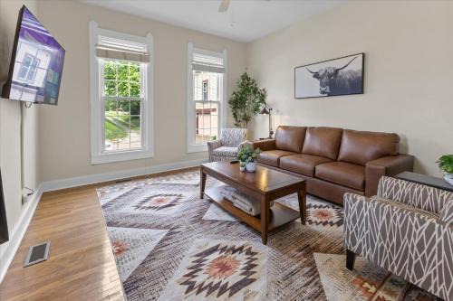 Holy Cross House | Simple Comfort 1 Bed 1 Bath Near Downtown Indy
