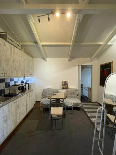 Kropia Apartment | Simple Stay Vari's House