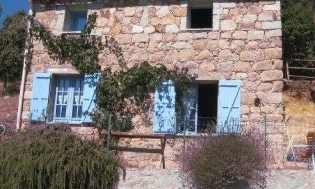 Albitreccia House | Single-family traditional stone house with shady garden