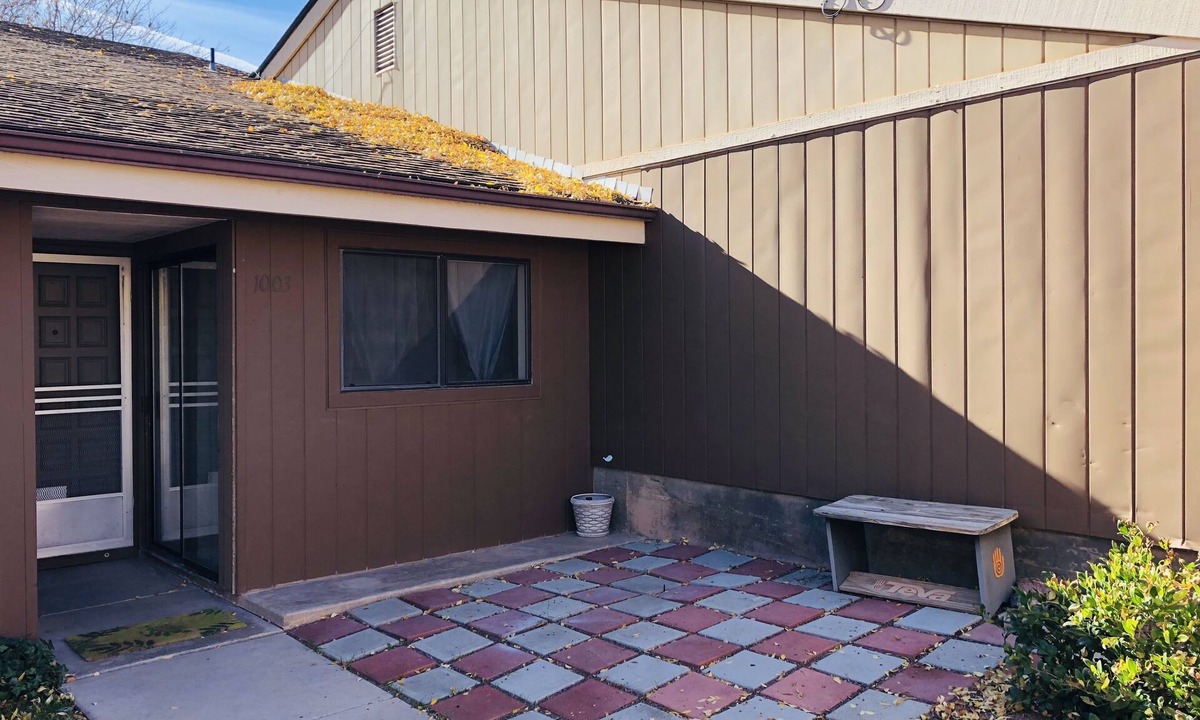 Bloomington House | Single Level Townhome 2 Bdrm 2 Bath Furnished Month to Month Rental