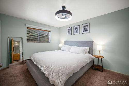 Brian Head Apartment | Ski Hill Views and Cozy Fireplace in Brianhead