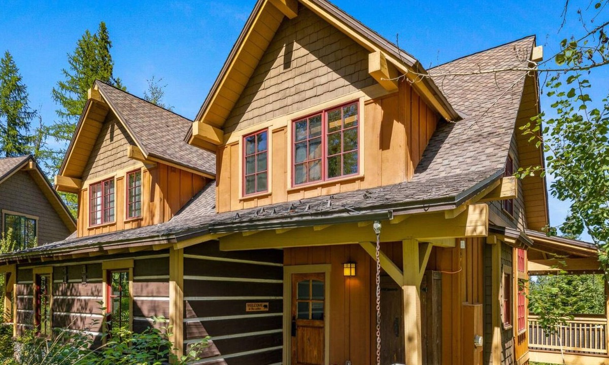 Tamarack Resort House | Ski in/out, pet-friendly, hot tub, garage