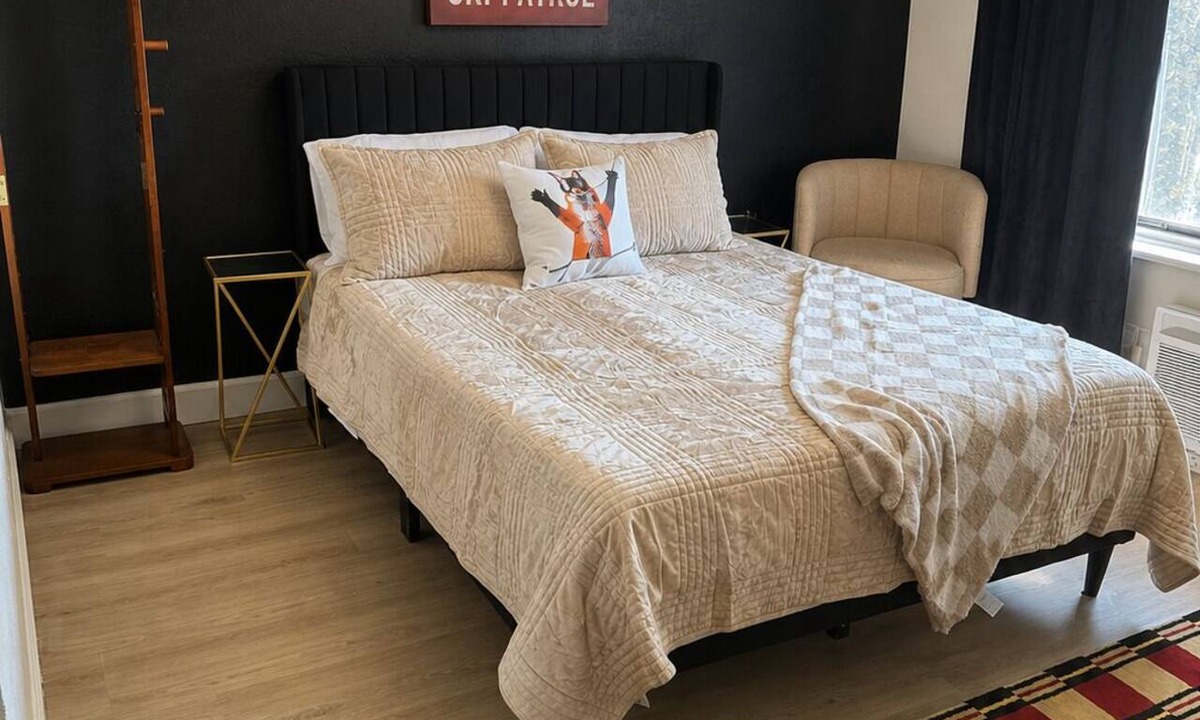 Show Low Hotel | Ski Patrol Suite at Kiva on main st in Show Low