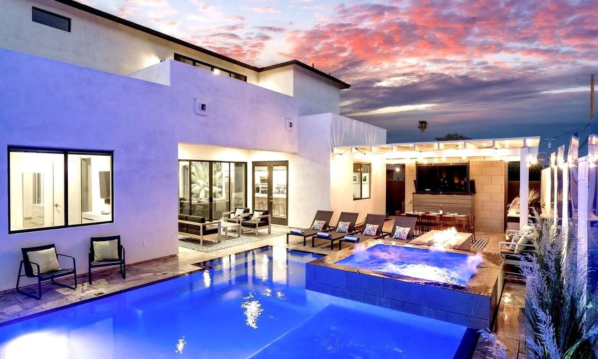 Southwest Village House | Sleeps 15/Walk to Old Town/Luxury Pool/Spa/Firepit