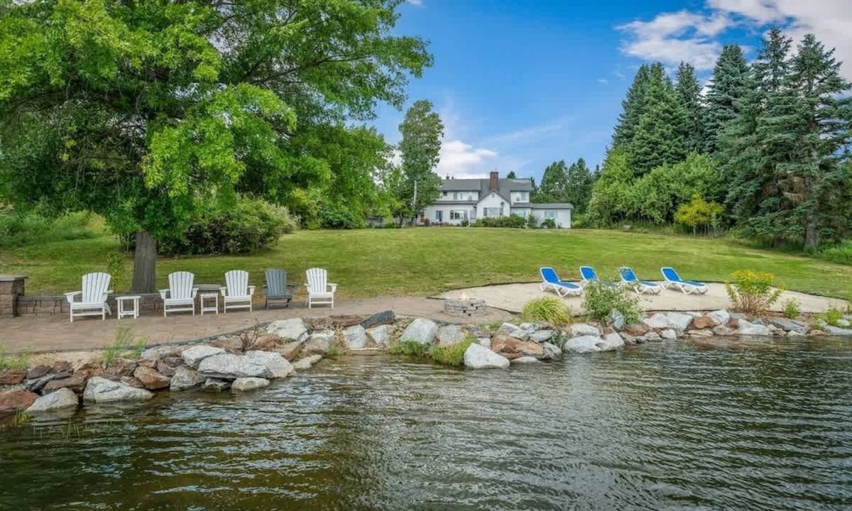 Sandpoint House | Sleeps 20 People! Waterfront Home with Dock & A/C