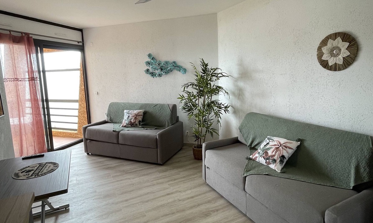 Casamozza Apartment | Sleeps 4 with breathtaking sea view and swimming pool!
