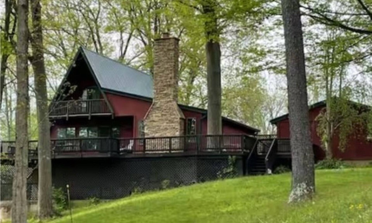 Hillsboro Cabin | Sleepy Hollow Large 4 Bedroom Lakefront House in Rocky Fork Lake