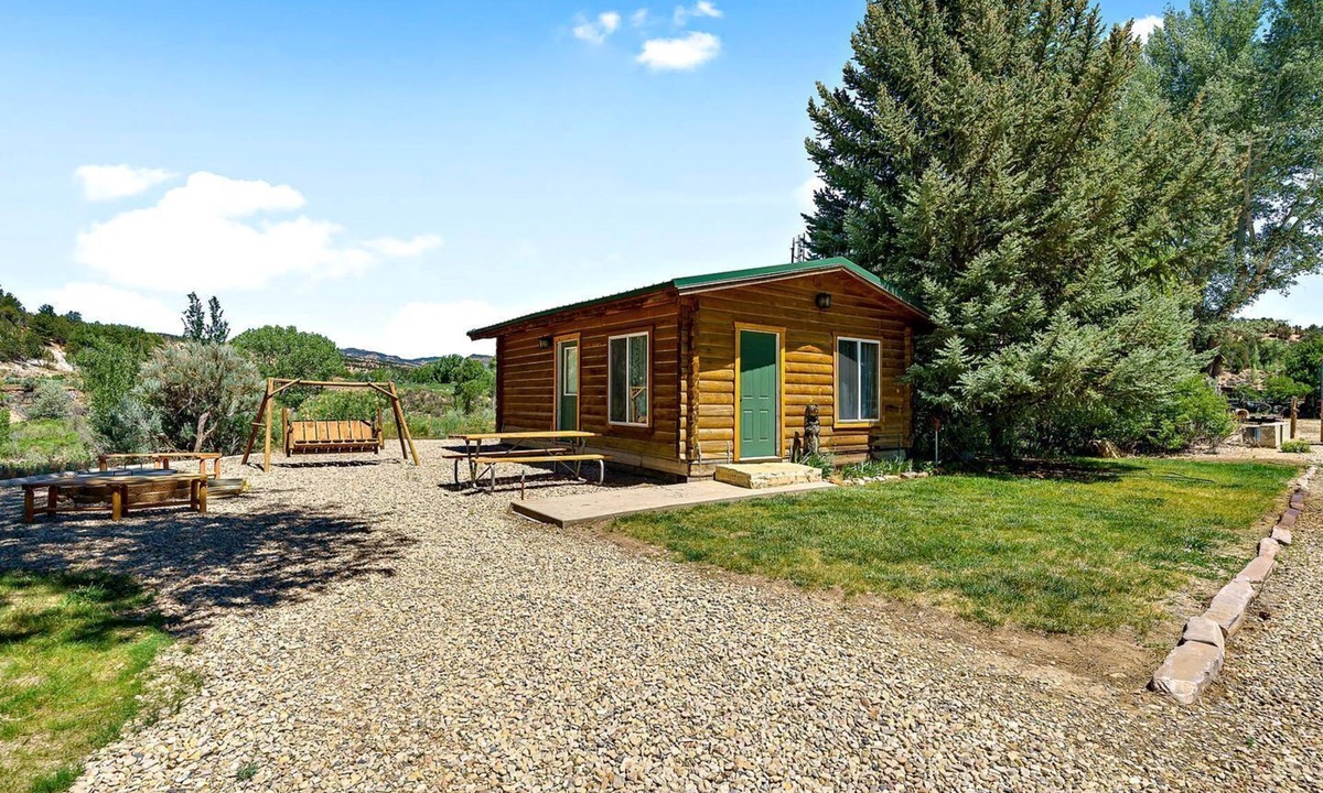 Zion National Park East Entrance Cabin | Small Group Cabin Perfect for Outdoor Activities in Mt. Carmel, Utah