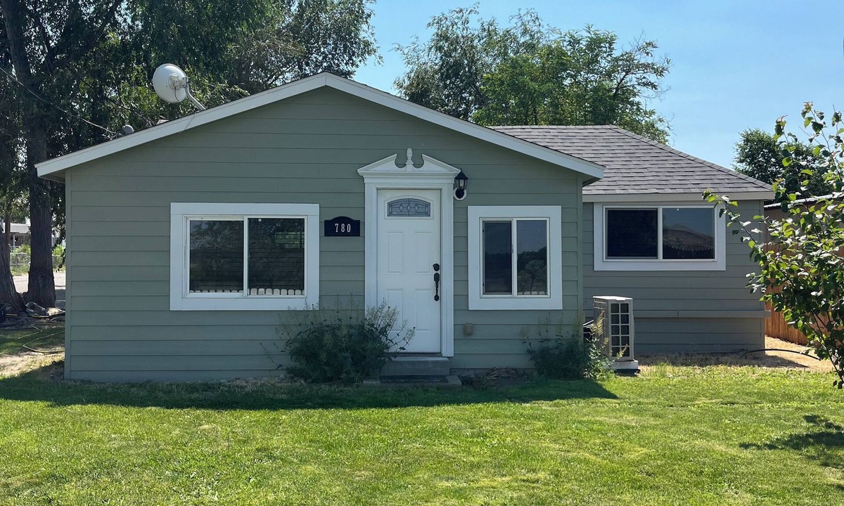 Mountain Home AFB House | Snake River Cabin in Grand View