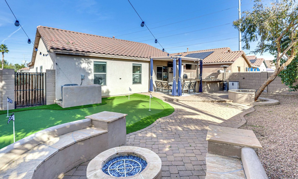 Deer Valley House | Snowbird Retreat w/Putting Green in Phoenix Area!