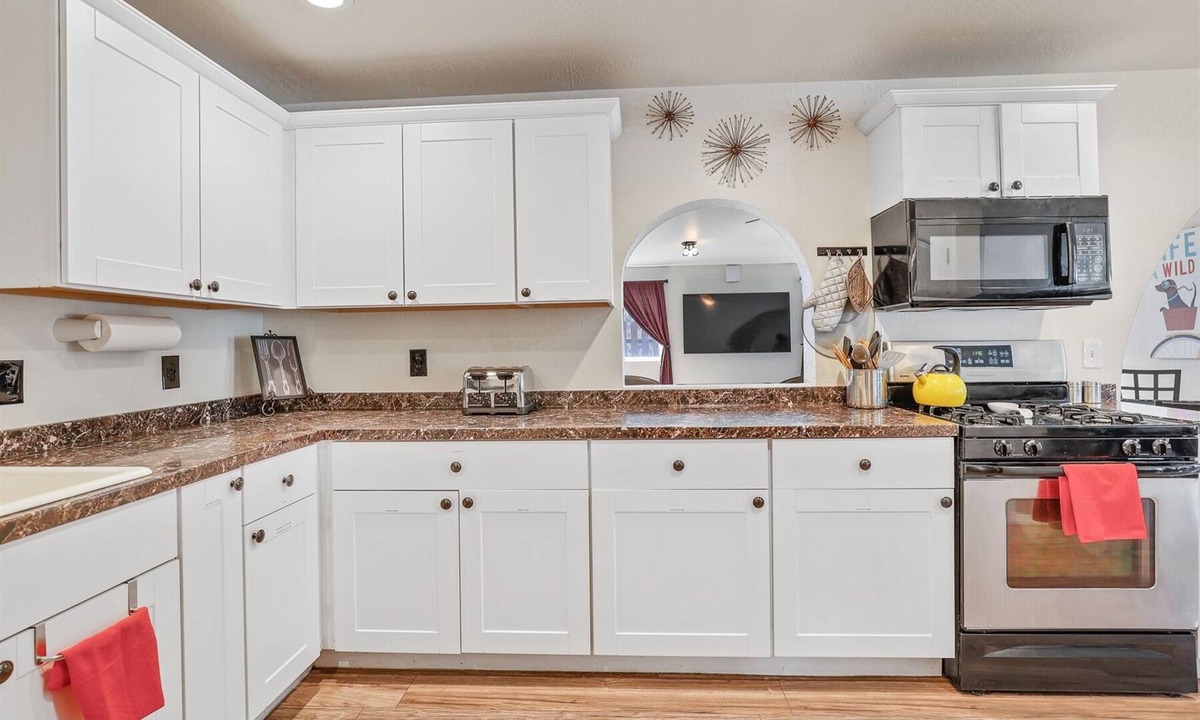 Winona House | So much Fun! Spacious Home with Amenities Galore! Pool Table, Hot-Tub, Poker