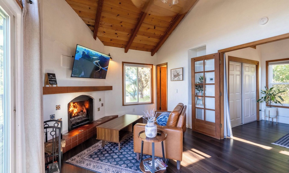Carmel Valley Cottage | Soak in a Private Hot Tub while you Enjoy the Mountain Views, 30 days min.