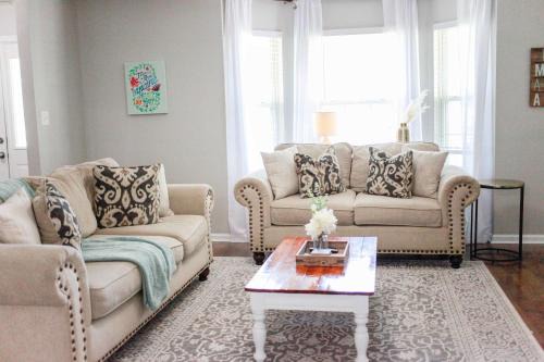 Norfolk Apartment | Sojourn Delightful Family Home Sleeps 6
