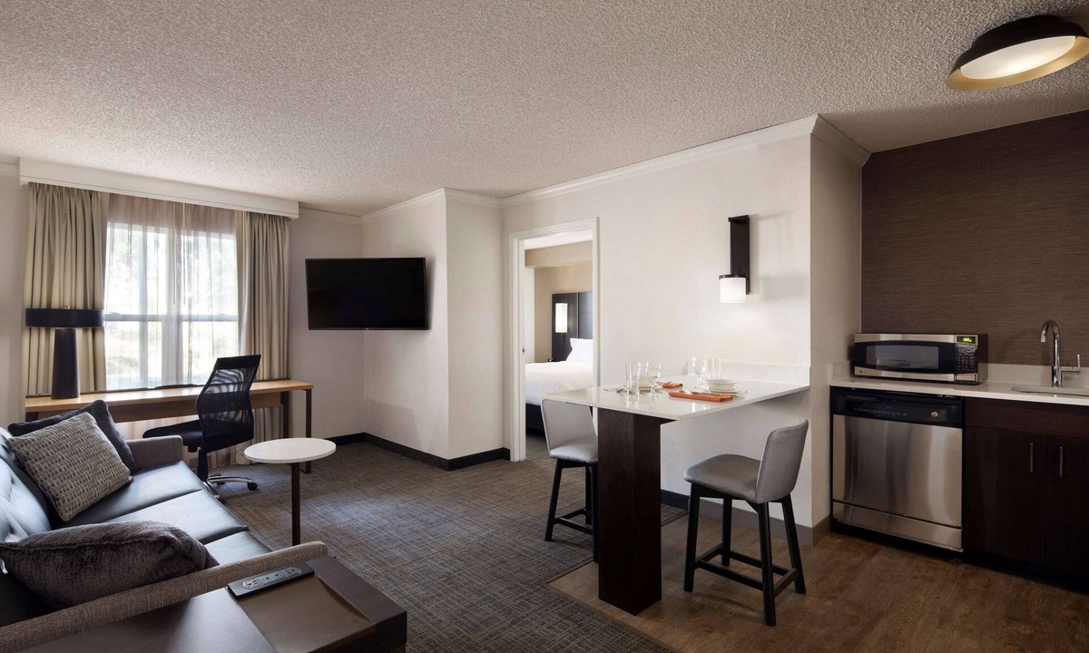 Raisin Hotel | Sonesta ES Suites Fresno