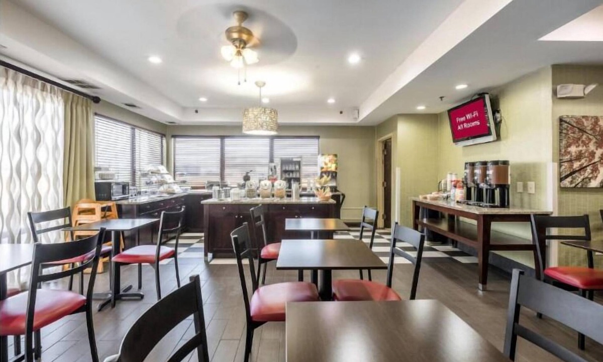 Ames Hotel | Sonesta Essential Ames