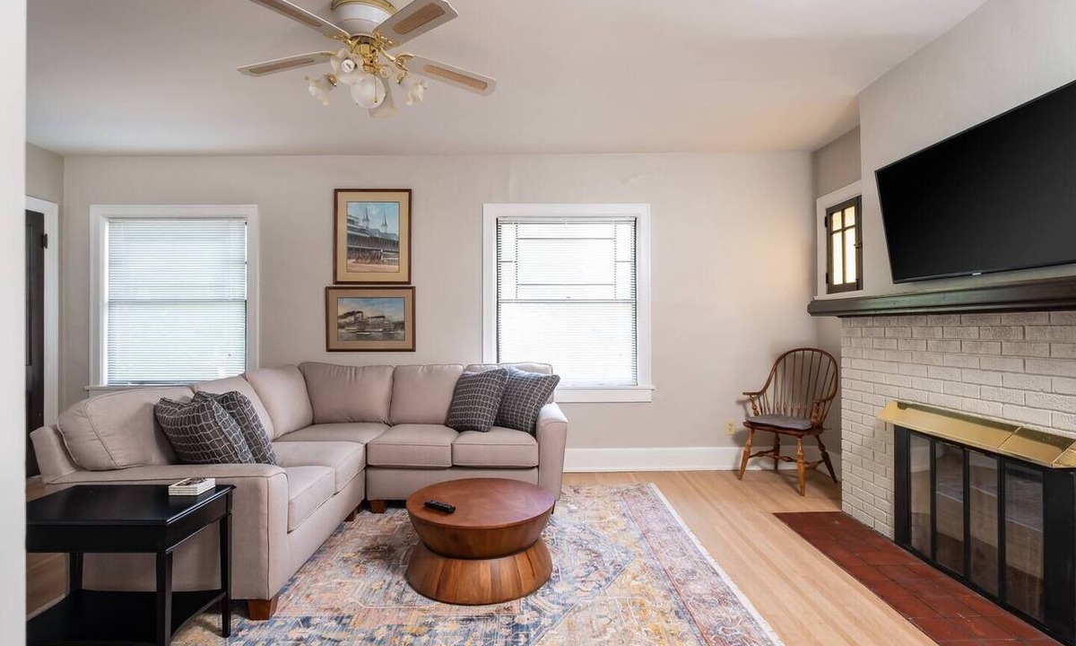 Belknap Apartment | Spacious 2B/1BA in Buzzing Louisville Neighborhood
