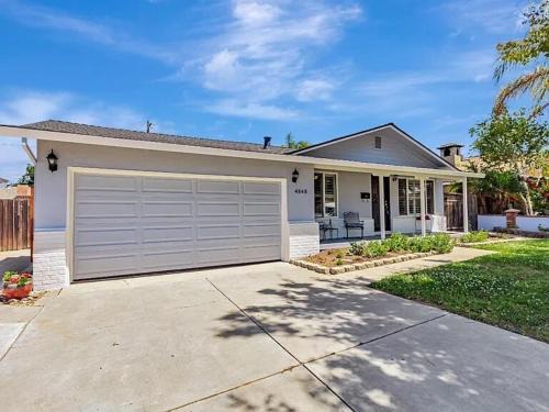 Little Branham - Rosswood Villa | Spacious 3BR Entire House Family & Pet Friendly