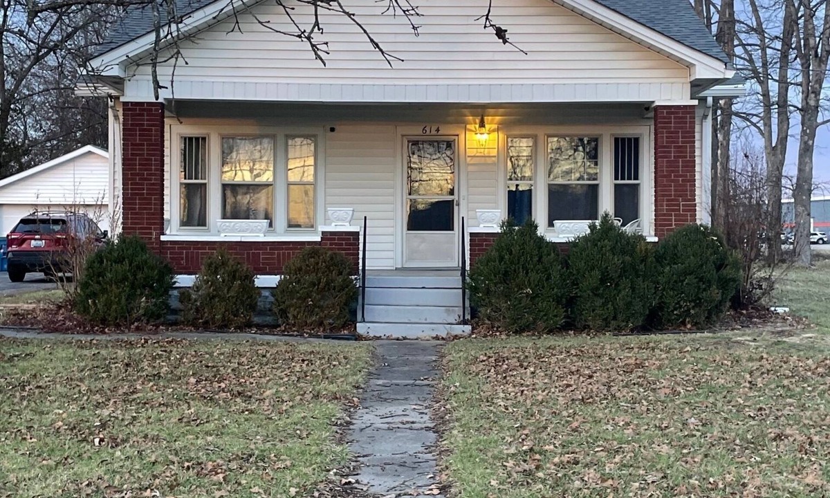 Shepherdsville House | Spacious 4-bedroom house in fantastic Shepherdsville with AC